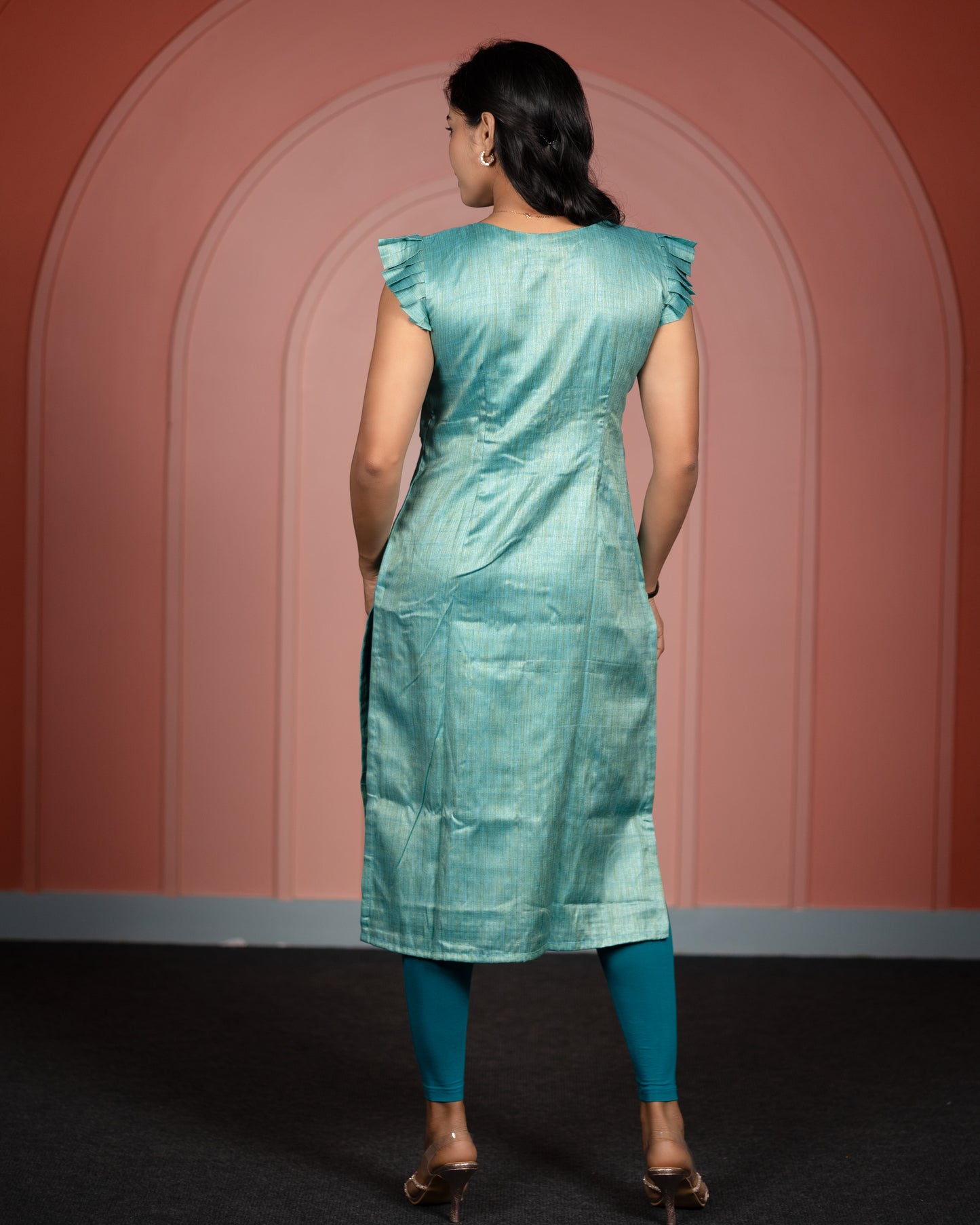 Scallop Regal in Challa & Jardosi… kurti