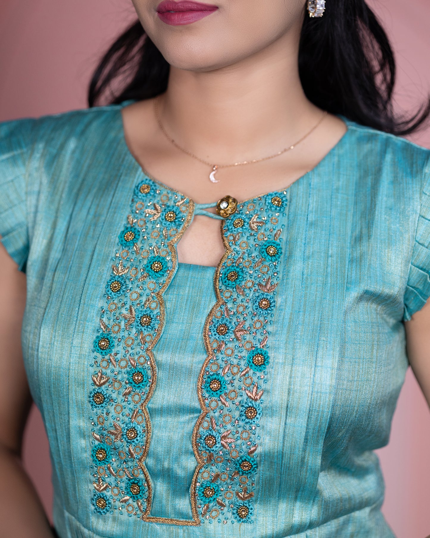 Scallop Regal in Challa &amp; Jardosi… kurti